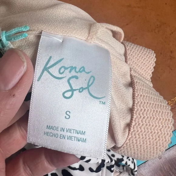 Kona Sol NWT White Leopard Print Racerback Twist Middle Bikini Top Size SM(4-6) - Picture 9 of 10